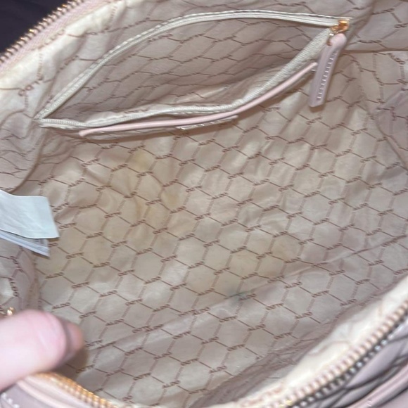 Woman’s Travel Duo - Picture 11 of 11